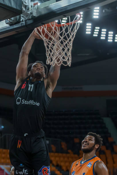 越来越接近 越来越接近