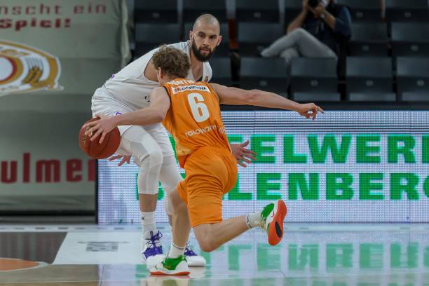 称转会费高 称转会费高